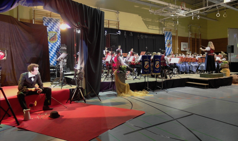 Frühjahrskonzert 2015. Mit Charlie Chaplin als Pantomime.